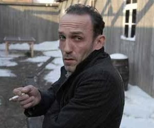 Il protagonista del film Il falsario - Operazione Bernhard