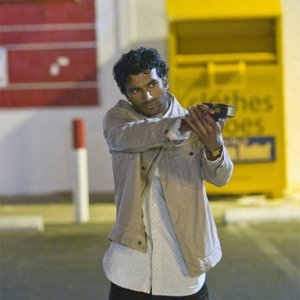 Heroes Volume II - Episodio 5: Mohinder (Sendhil Ramamurthy) si prepara a sparare