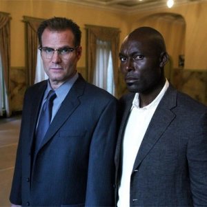 Heroes Volume II - Episodio 6: Noah (Jack Coleman) e l'haitiano (Jimmy Jean-Louis) in azione