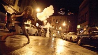 Lizzy Caplan in una sequenza di Cloverfield