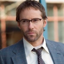 Alessandro Nivola in una scena dell'horror The Eye