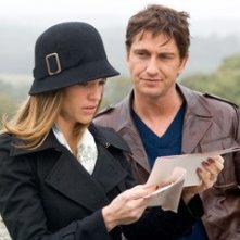 Gerard Butler e Hilary Swank in una scena del film P.S. I Love You - Non è mai troppo tardi per dirlo