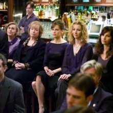 Gina Gershon, Kathy Bates, Hilary Swank e Lisa Kudrow in una scena del film P.S. I Love You