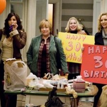 Gina Gershon, Kathy Bates, Nellie McKay and Lisa Kudrow in una scena del film P.S. I Love You