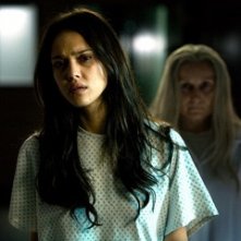 Jessica Alba alle prese con un'apparizione spettrale nel film The Eye