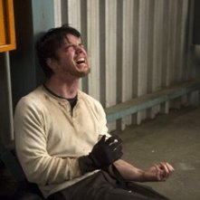 Josh Hartnett in una sequenza drammatica del film 30 giorni di buio