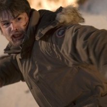 Josh Hartnett in una sequenza del film 30 giorni di buio tratto dall'omonima graphic novel