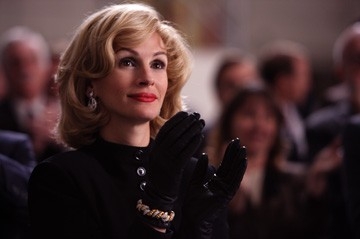 Julia Roberts in una scena di La guerra di Charlie Wilson