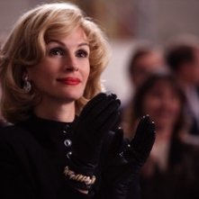 Julia Roberts in una scena del film La guerra di Charlie Wilson