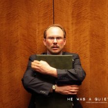 Un irriconoscibile Christian Slater in una sequenza del film Un uomo qualunque