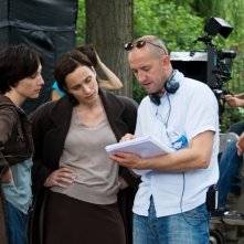 Elsa Zylberstein  e Kristin Scott Thomas sul set di 'Ive Loved You So Long' con il regista Philippe Claudel