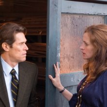 Julia Roberts e Willem Dafoe in 'Fireflies in the Garden'