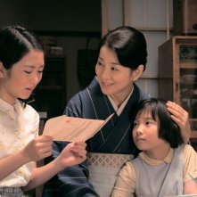 Miku Sato, Sayuri Yoshinaga e Mirai Shida in una scena di 'Kabei'