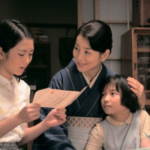 Miku Sato, Sayuri Yoshinaga e Mirai Shida in una scena di 'Kabei'