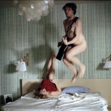 Outi Mäenpää e Martti Suosalo in una scena di 'Black Ice'