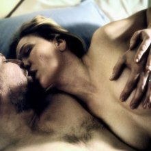 Outi Mäenpää e Martti Suosalo in una sequenza di 'Black Ice'