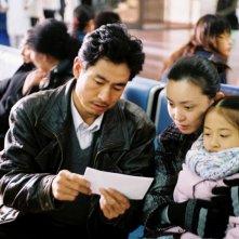 Taisheng Chen e Lan Weiwei in una scena di In Love We Trust