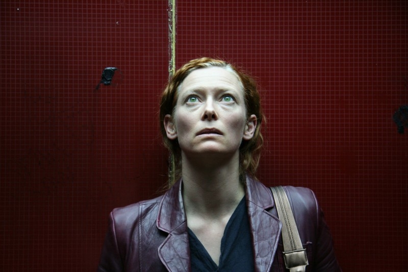 Primo piano di Tilda Swinton in Julia