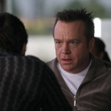 Tom Arnold in una scena di 'Gardens of the Night'