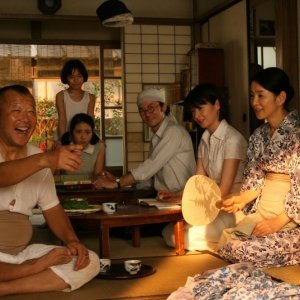 Una scena di gruppo di 'Kabei'