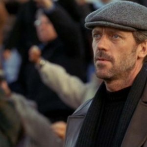 Dr House: Medical division, prima stagione - House (Hugh Laurie) nella scena finale dell'episodio 'Paternity'
