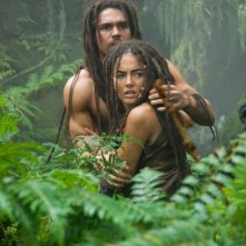 10,000 AC: Steven Strait e Camilla Belle in una sequenza del film di Roland Emmerich 