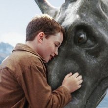 il piccolo Alex Etel in una scena del fantasy The Water Horse - La leggenda degli abissi