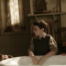 Ben Chaplin e Alex Etel in un'immagine di The Water Horse