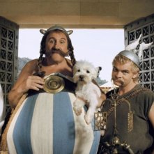Clovis Cornillac con Gerard Depardieu in un'immagine di Asterix alle Olimpiadi