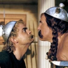 Clovis Cornillac e Gerard Depardieu in una scena di Asterix alle Olimpiadi