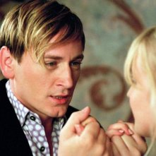 Ludivine Sagnier (di spalle) con Benoit Magimel in una scena de L'innocenza del peccato