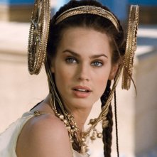 La bella Vanessa Hessler in una scena di Asterix alle Olimpiadi