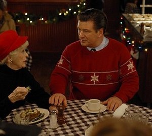 Elaine Stritch e Alec Baldwin in una scena dell'episodio 'Ludachristmas Party' della seconda stagione di 30 Rock