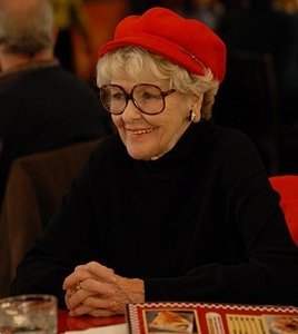 Elaine Stritch in una scena dell'episodio 'Ludachristmas Party' della seconda stagione di 30 Rock