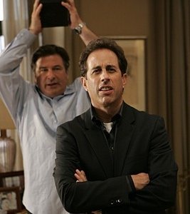 Jerry Seinfeld e Alec Baldwin in una scena dell'episodio 'Seinfeldvision' della seconda stagione di 30 Rock