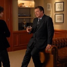 Tina Fey e Alec Baldwin in una scena dell'episodio 'Jack Gets in the Game' della seconda stagione di 30 Rock