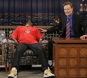 Tracy Morgan e Conan O'Brien in una scena dell'episodio 'Tracy Does Conan' della prima stagione di 30 Rock