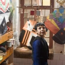 Ahmad Khan Mahmoodzada in una scena de Il cacciatore di aquiloni