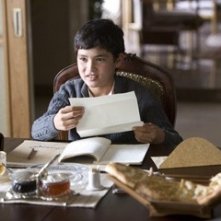 Zekiria Ebrahimi in una scena de Il cacciatore di aquiloni