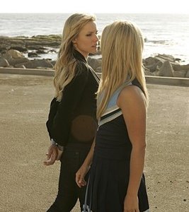 Heroes Volume II - Episodio 9: momenti di tensione tra Claire (Hayden Panettiere) ed Elle (Kristen Bell)