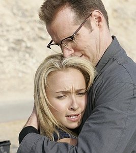 Heroes Volume II - Episodio 9: Noah (Jack Coleman) abbraccia Claire (Hayden Panettiere)