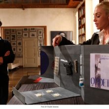 Paola Barale con Riccardo Scamarcio in un'immagine del film Colpo d'occhio