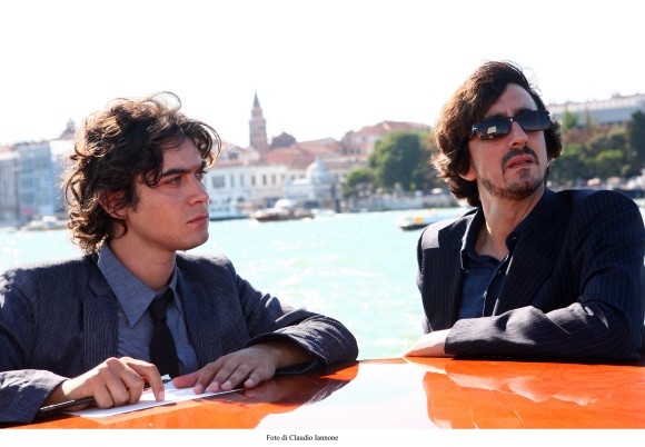 Riccardo Scamarcio Con Sergio Rubini In Un Immagine Del Film Colpo D Occhio 53545