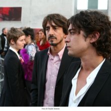 Riccardo Scamarcio con Sergio Rubini in un'immagine di Colpo d'occhio diretto dallo stesso Rubini