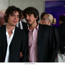 Riccardo Scamarcio con Sergio Rubini in un'immagine del film Colpo d'occhio diretto dallo stesso Rubini