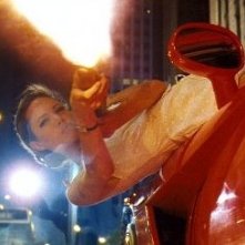 Angelina Jolie armata di lanciafiamme in Wanted