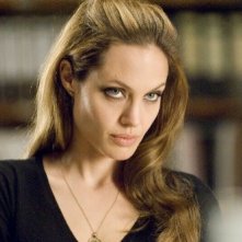 Angelina Jolie in una scena dell'action Wanted