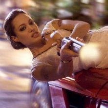 Angelina Jolie più acrobatica che mai in una scena di Wanted