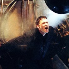 Dougray Scott in una scena di Perfect Creature