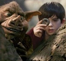 Il giovanissimo Freddie Highmore in una scena de Le cronache di Spiderwick